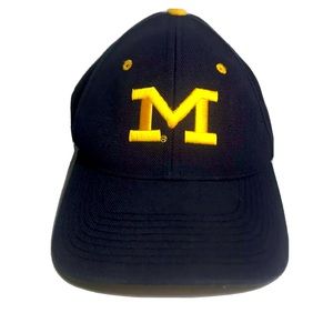 Michigan Wolverines Fitted Cap Size 7 1/8 in
